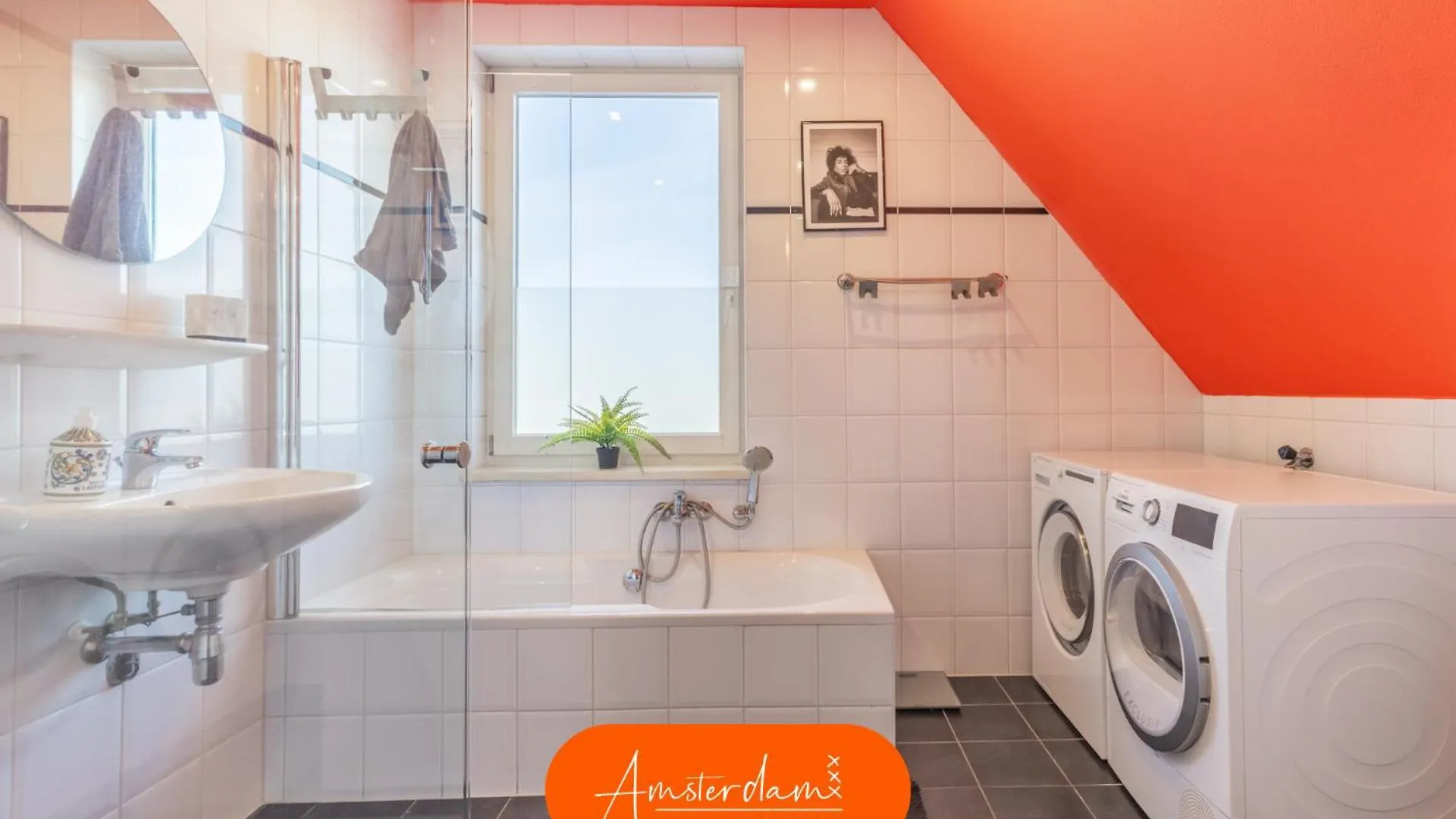 Amsterdam Group Stay - 26 Beds - Jacuzzi & Sauna Zwanenburg Villa