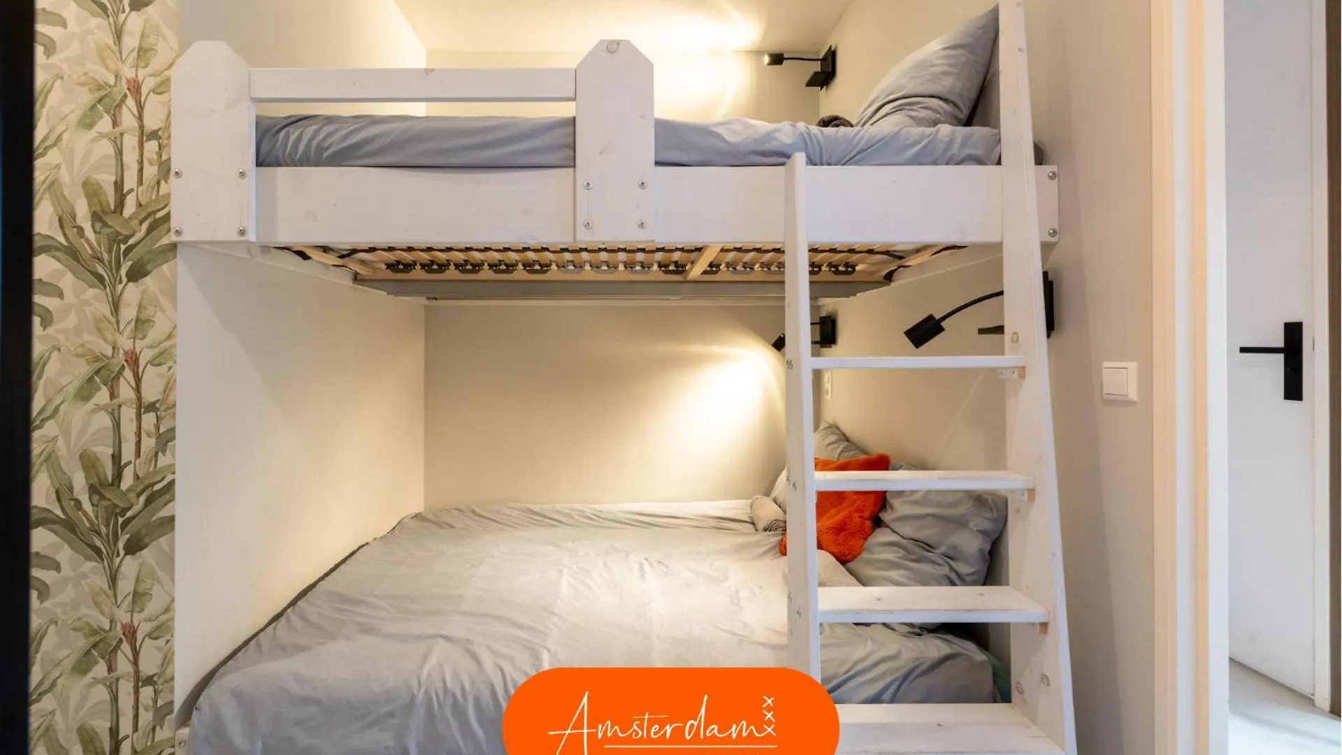 Villa Amsterdam Group Stay - 26 Beds - Jacuzzi & Sauna Zwanenburg